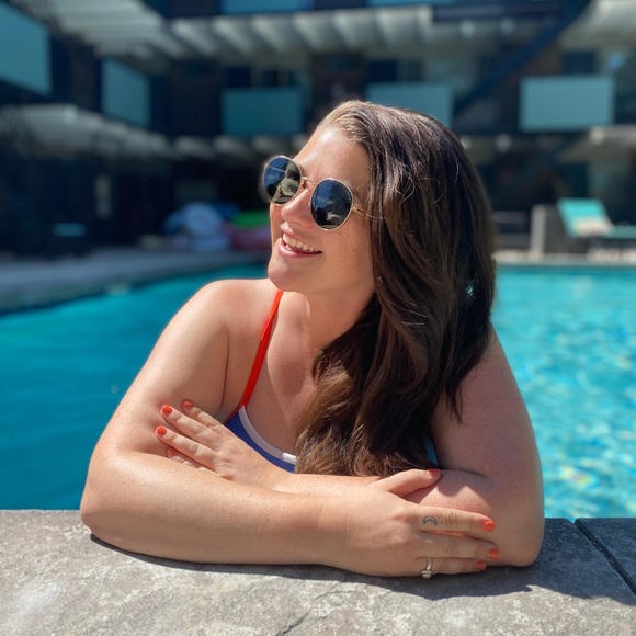 Meet your Posher, Maryclaire - Picture 1 of 2